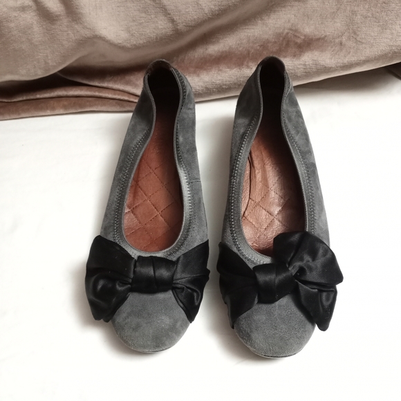 Final Sale  - HISPANITAS Gray Suede w/Black Satin Bow Calani Pump - Picture 3 of 8
